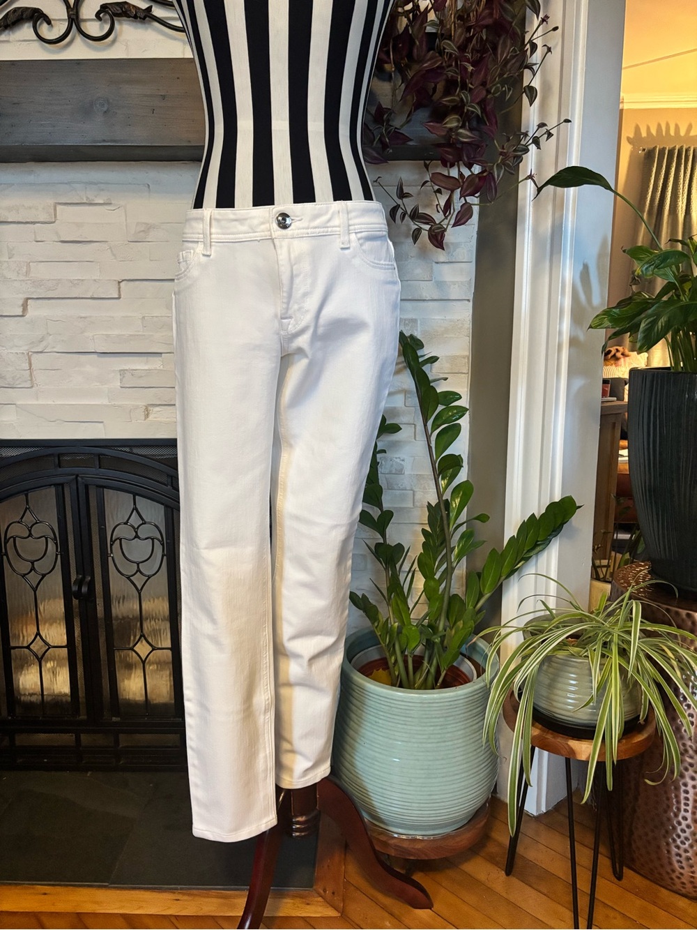 DL1961 Nicky Mid Rise Cigarette Straight Leg White Stretch Jeans 28